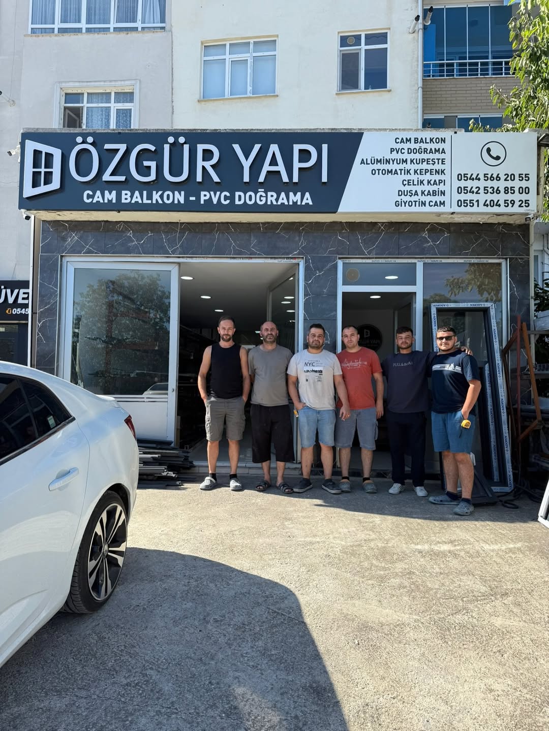 Mağaza ve Ekip Fotoğrafı